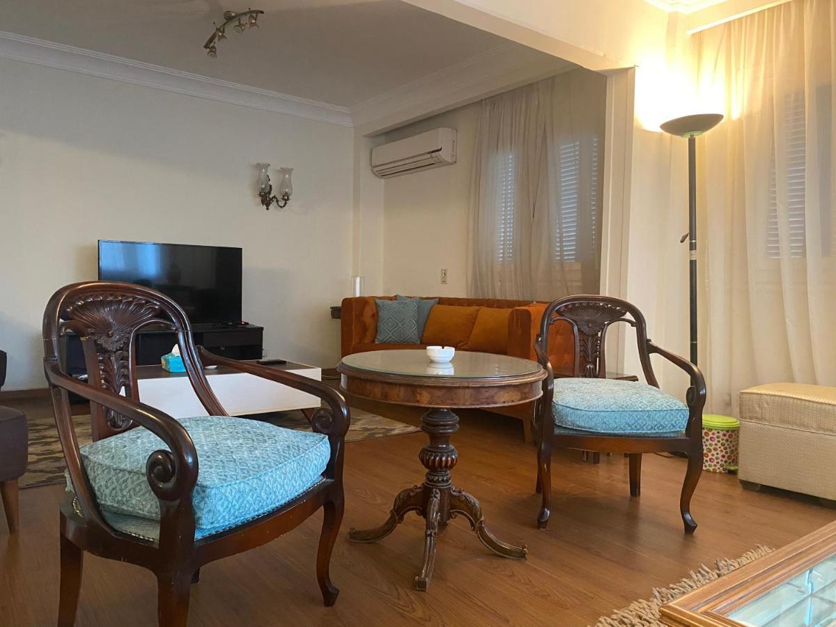 Charming 2-bedrooms With Side Nile View Apartment Cairo